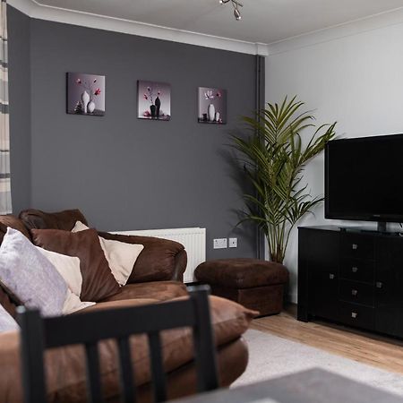Charming 2Br Ground Floor Flat In Sholing, 11 Mins From City Centre - Recently Set Up With Love เซาธ์แธมป์ตัน ภายนอก รูปภาพ