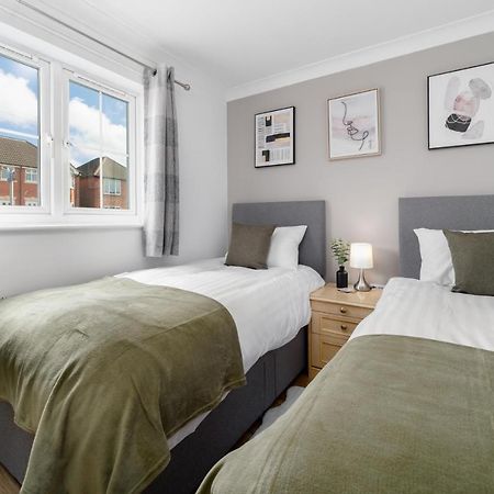 Charming 2Br Ground Floor Flat In Sholing, 11 Mins From City Centre - Recently Set Up With Love เซาธ์แธมป์ตัน ภายนอก รูปภาพ