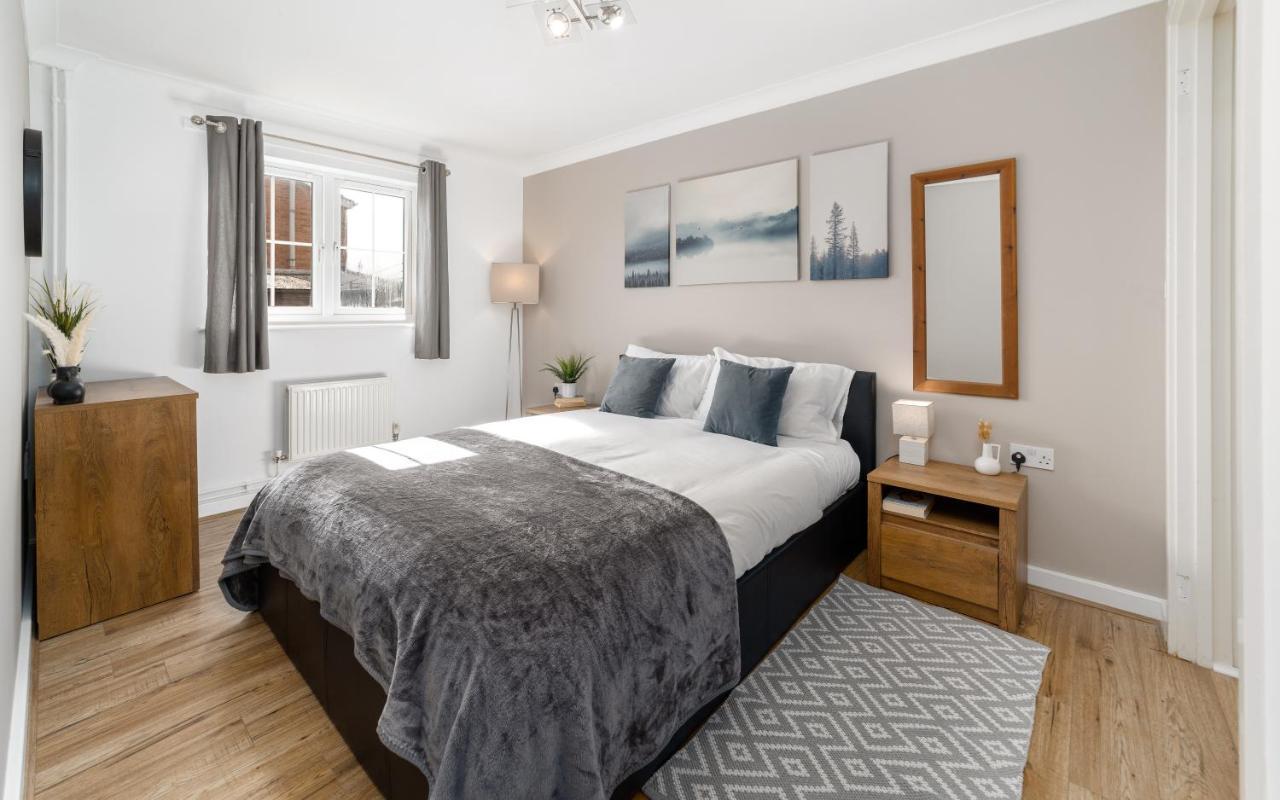 Charming 2Br Ground Floor Flat In Sholing, 11 Mins From City Centre - Recently Set Up With Love เซาธ์แธมป์ตัน ภายนอก รูปภาพ