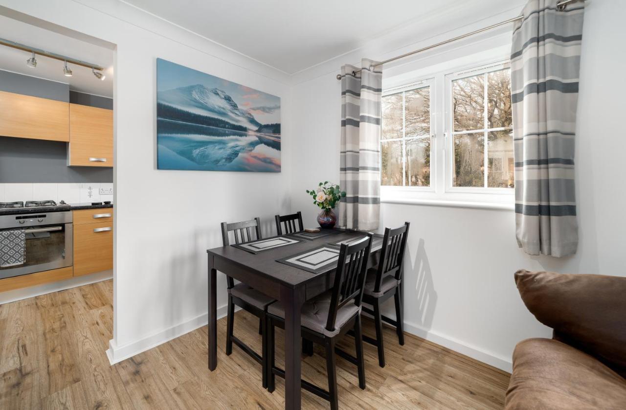 Charming 2Br Ground Floor Flat In Sholing, 11 Mins From City Centre - Recently Set Up With Love เซาธ์แธมป์ตัน ภายนอก รูปภาพ