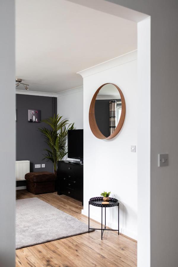 Charming 2Br Ground Floor Flat In Sholing, 11 Mins From City Centre - Recently Set Up With Love เซาธ์แธมป์ตัน ภายนอก รูปภาพ
